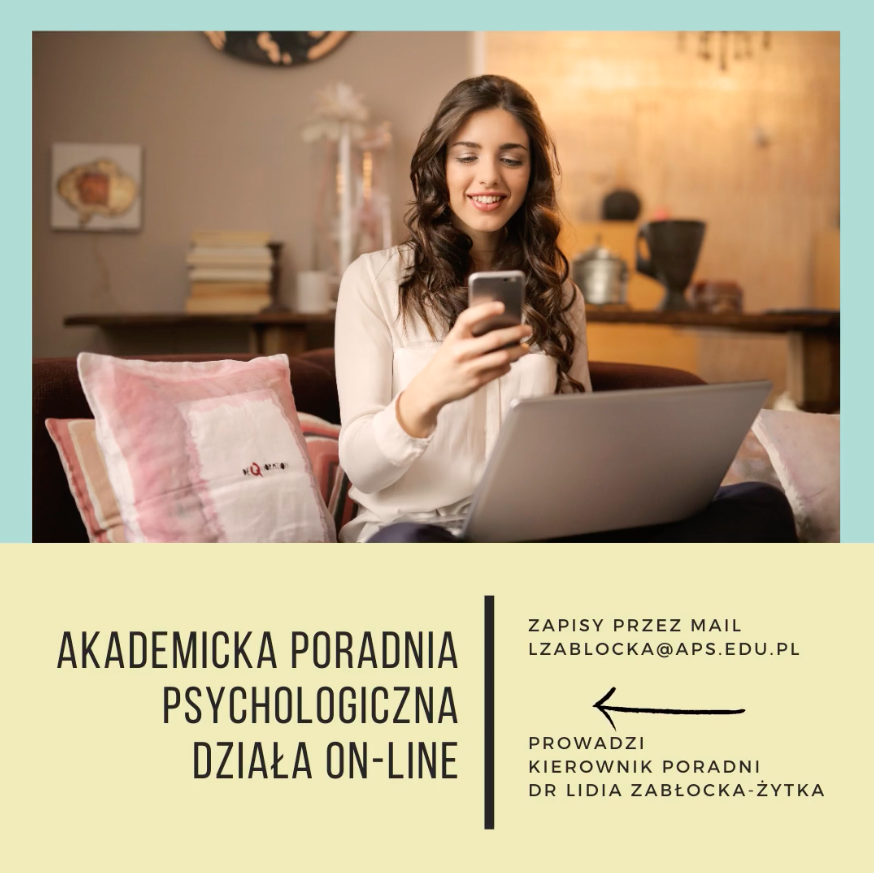 Dziewczyna przed komputerem trzymająca telefon. Mail do Akademickiej Poradni Psychologicznej lzablocka@aps.edu.pl