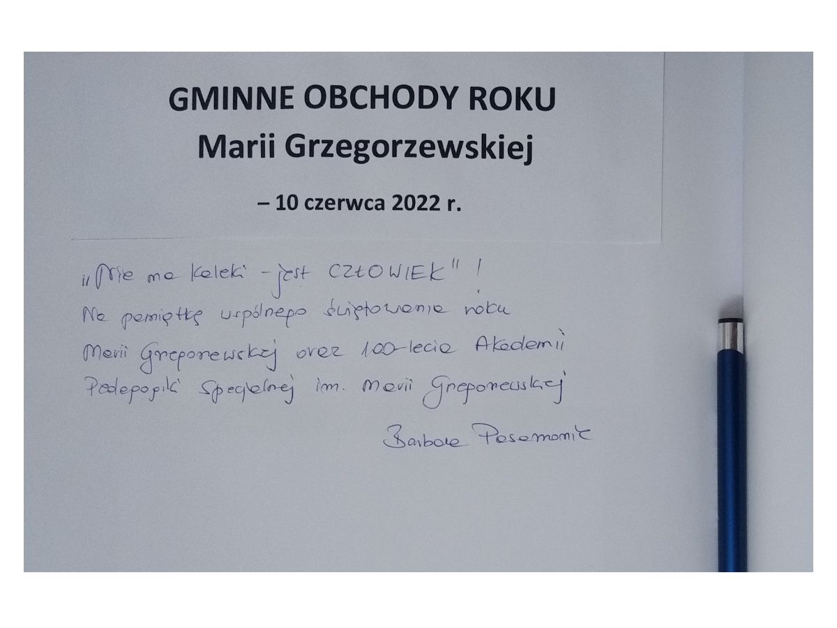 Gminne Obchody Roku Marii Grzegorzewskiej - wpis Rektor Pasamonik do księgi pamiątkowej