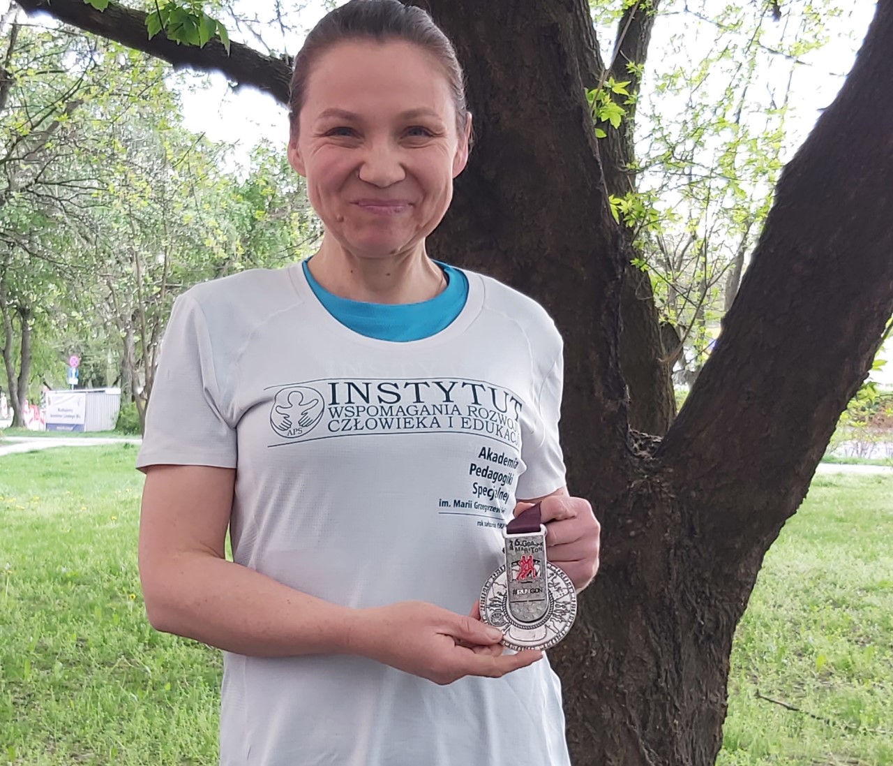 Natalia Bednarska z medalem po ukończeniu Maratonu Gdańskiego