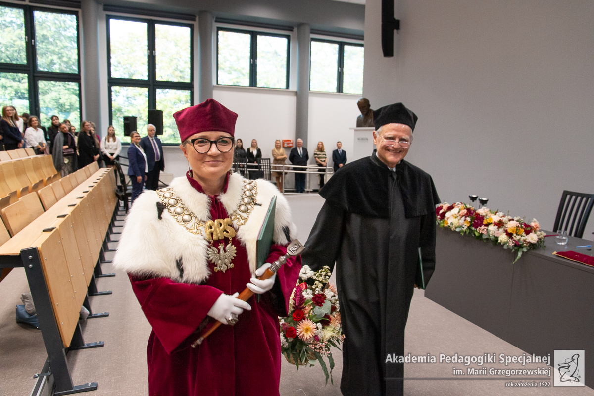 Rektor dr hab. B. Marcinkowska, prof. APS i prof. dr hab. n. med. Bogdan de Barbaro